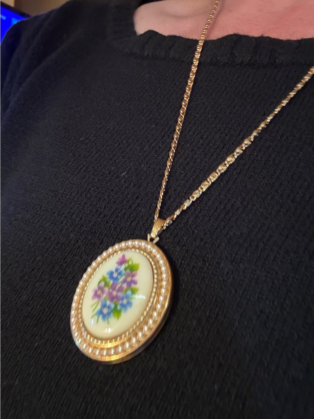 Vintage 1973 Avon Sweet Violets Floral Locket Necklace Faux Pearl Gold Tone